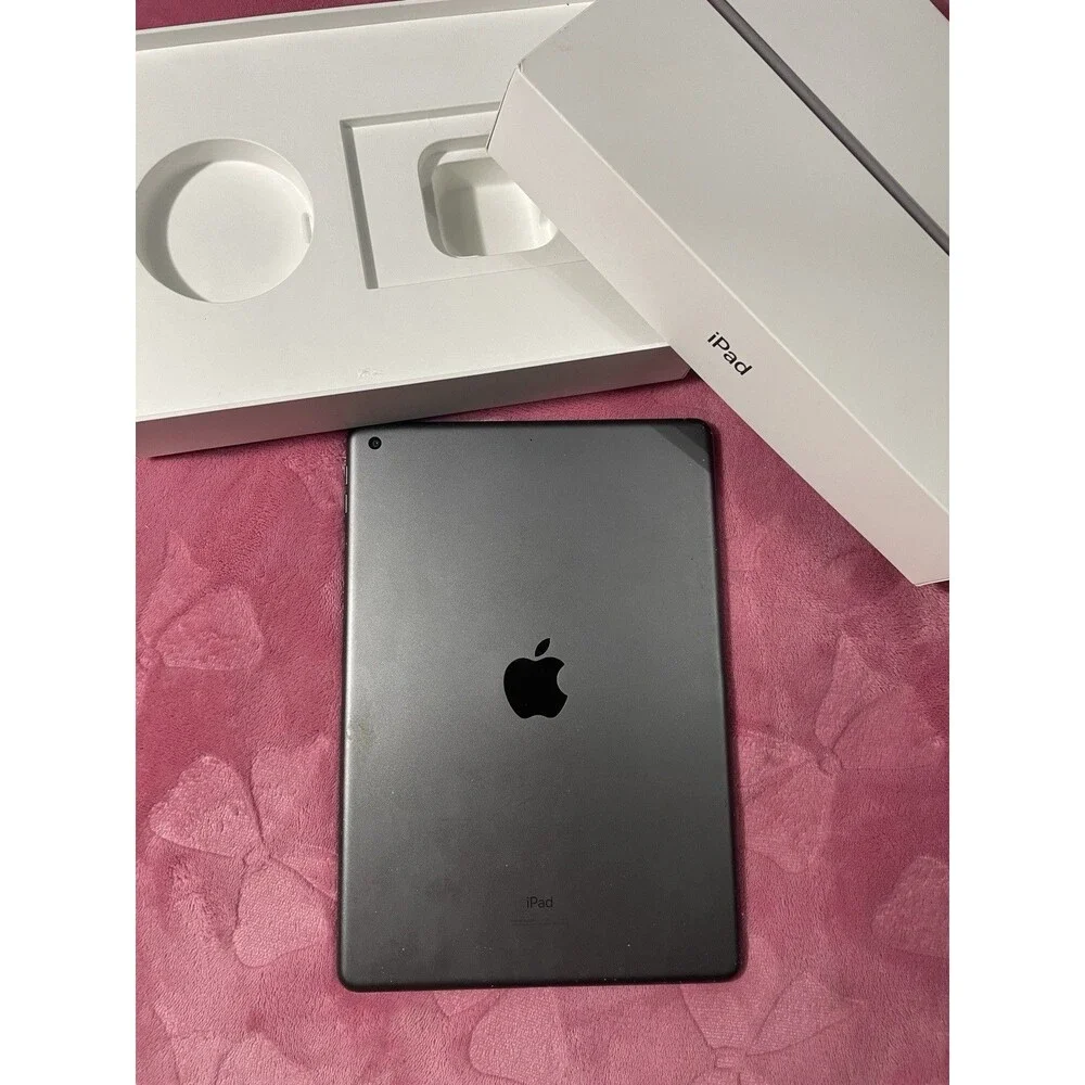 Apple iPad 7th Gen 32GB Space Gray Wi-Fi A2197 10.2
